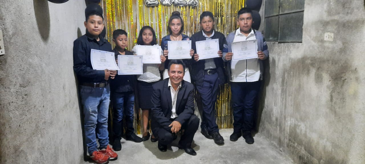 Juan & Pupils with certificates 2021